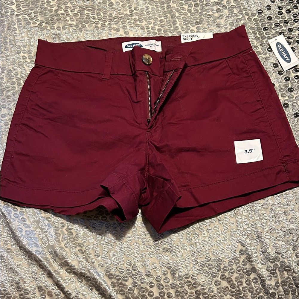 Old Navy Women's Dark Red mid rise Shorts size 4.  NWT.  WS